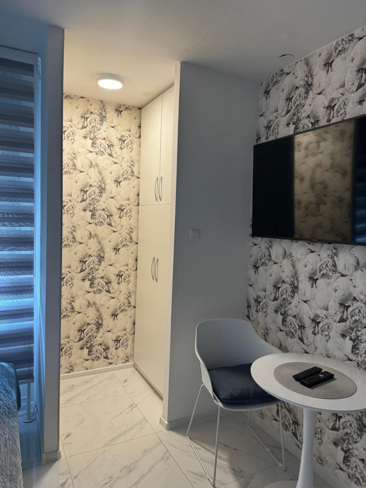 Apartment Center 2 *